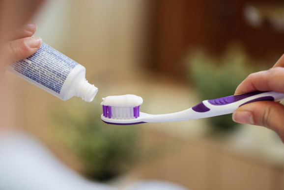 Toothpaste on Airplane: Complete Guide to Carrying Toothpaste While Flying